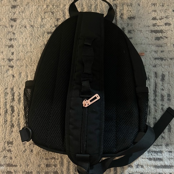 SwissGear Katy Rose Sling/CrossBody backpack - Picture 4 of 5